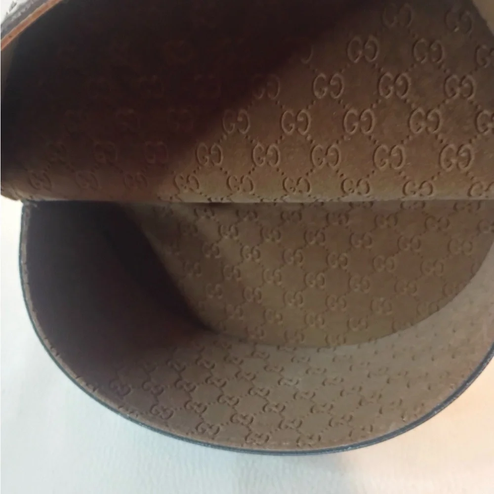 Gucci black frame sunglasses authentic with case - Picture 8 of 8